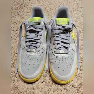 NIKE Air Force 1 Pre-owned Size 9.5 Men's Gray Yellow Elephant Volt 488298-041